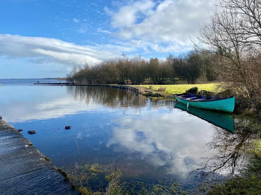 Golfing, Walking, Fishing Rest - Sleeps 8 Galway