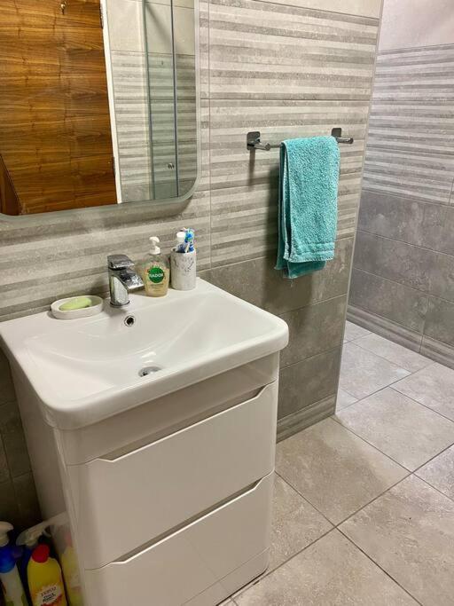 Golfing, Walking, Fishing Rest - Sleeps 8 Holiday home *