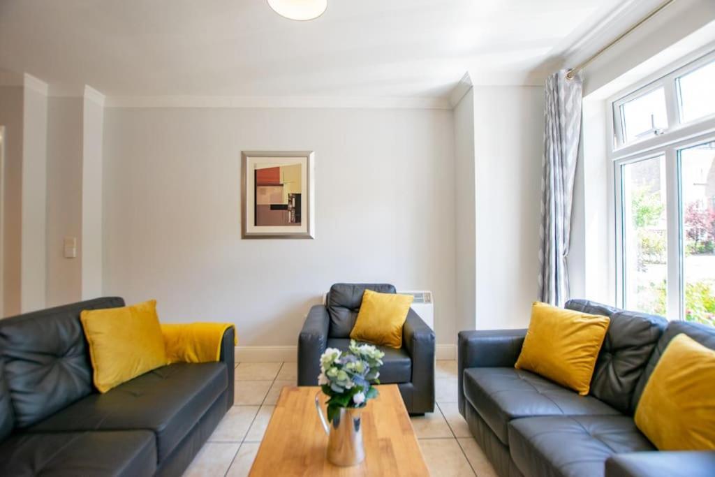 71 - Spacious Townhouse With Parking By Shortstays Galway