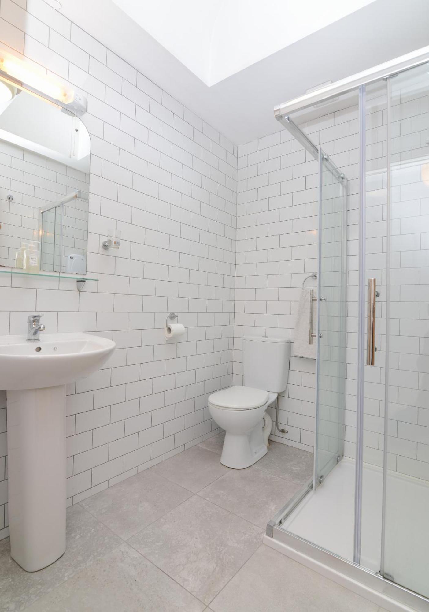 Apartment The Red Keep Fab Location - Two Bed - Two Bathrooms -townhouse *
