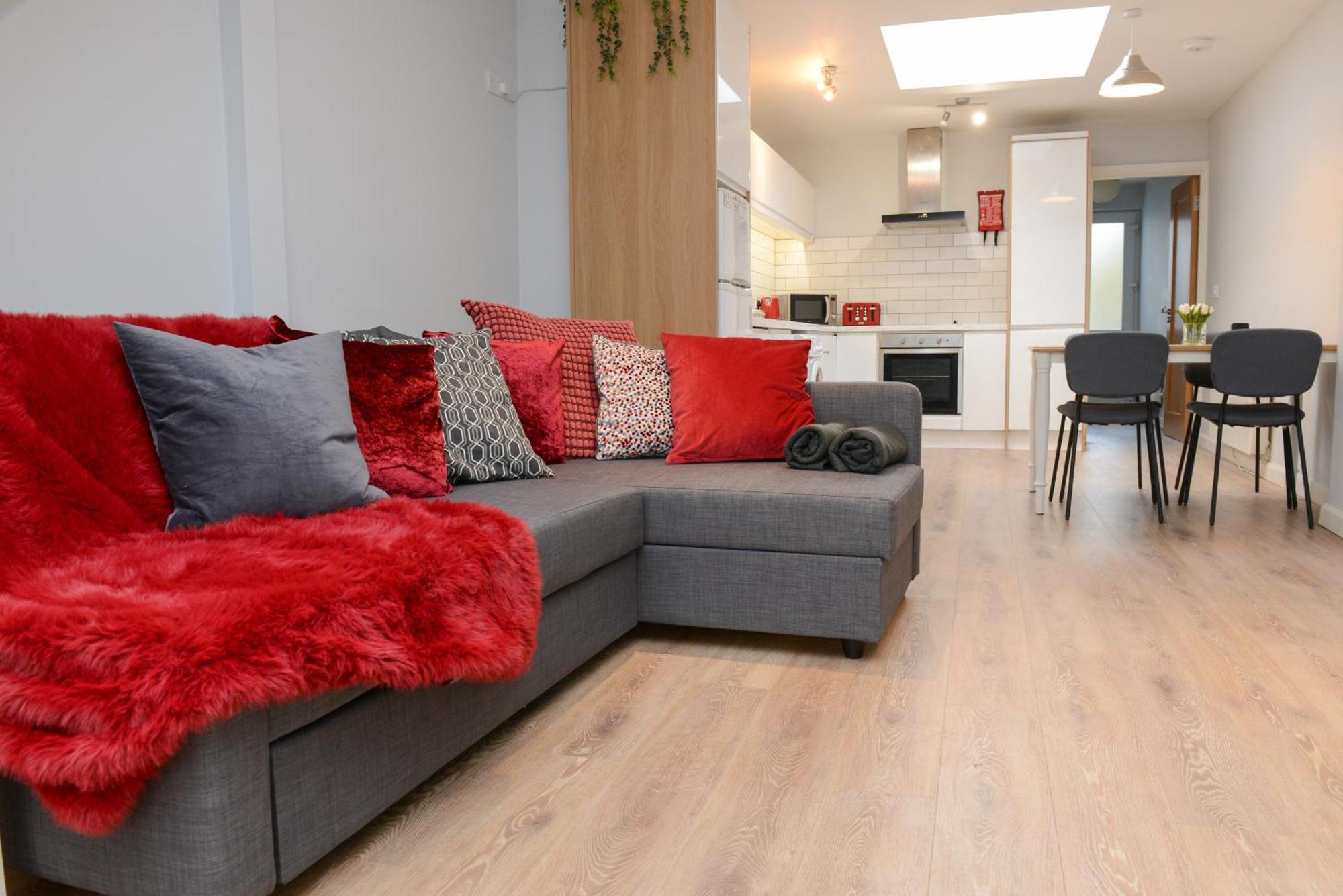 Apartment The Red Keep Fab Location - Two Bed - Two Bathrooms -townhouse