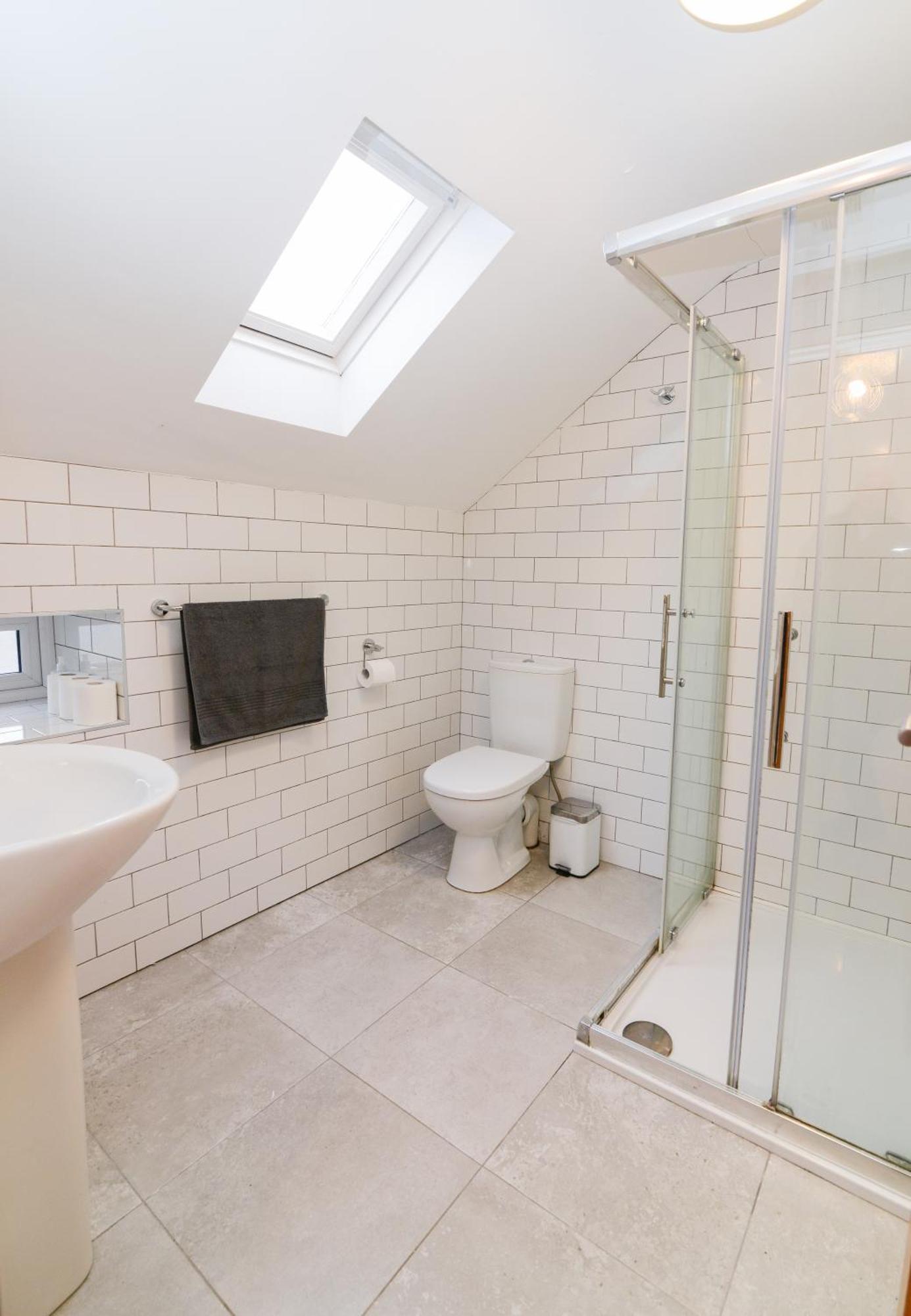 The Red Keep Fab Location - Two Bed - Two Bathrooms -townhouse