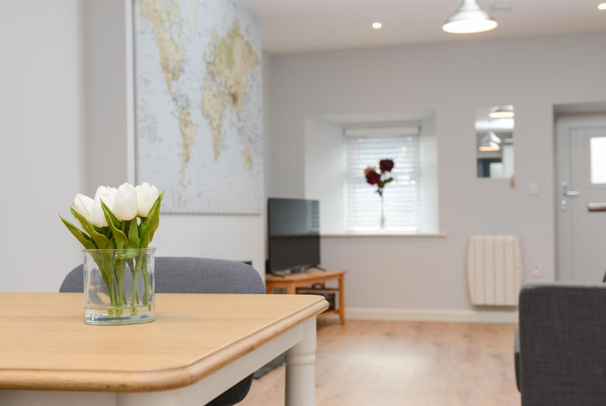 The Red Keep Fab Location - Two Bed - Two Bathrooms -townhouse