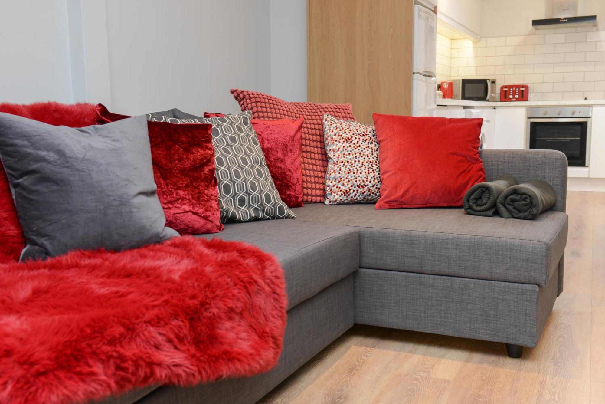Apartment The Red Keep Fab Location - Two Bed - Two Bathrooms -townhouse *