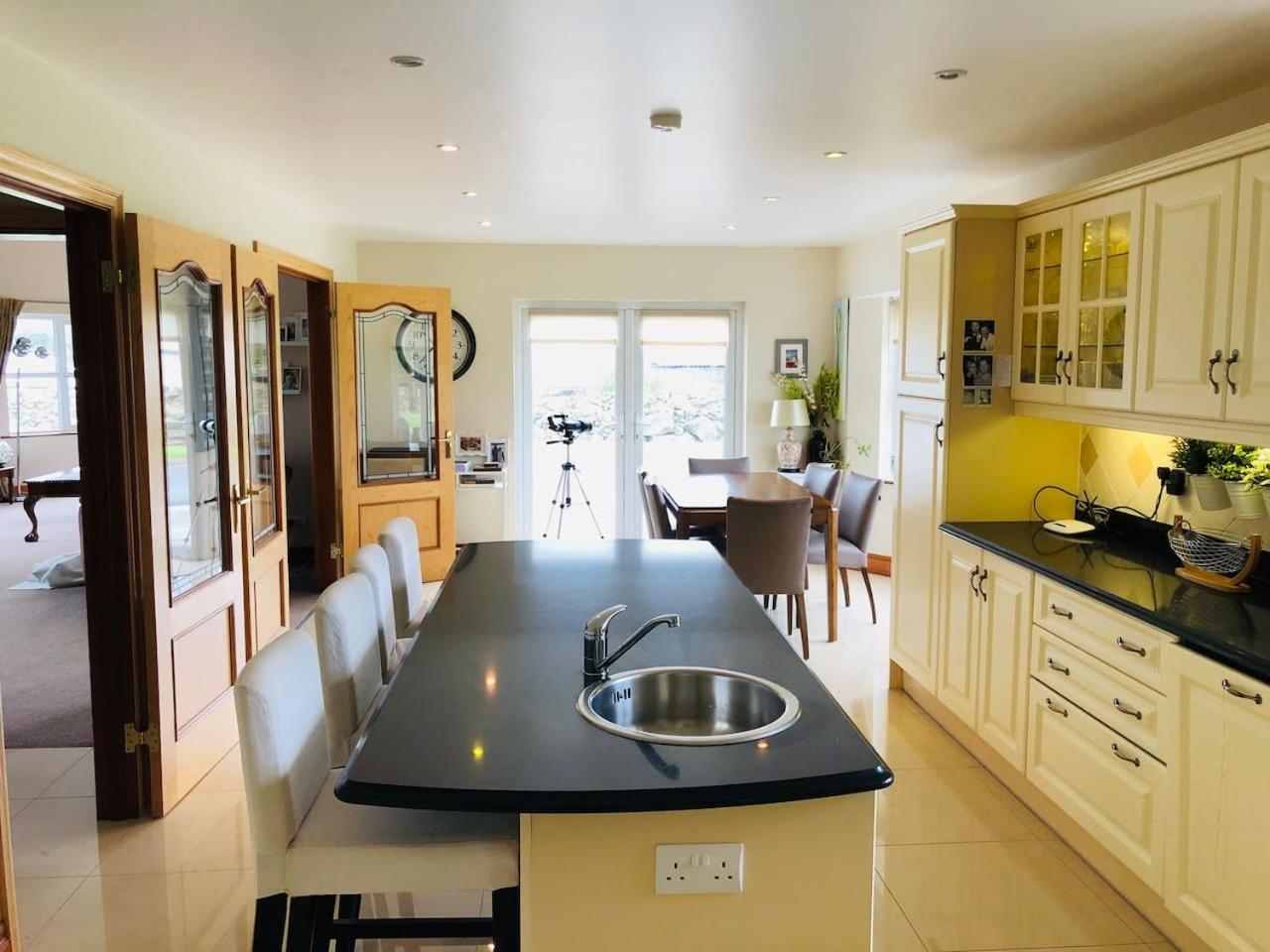 Connemara. 3 Bedroom, 8 Bed, Holiday home *