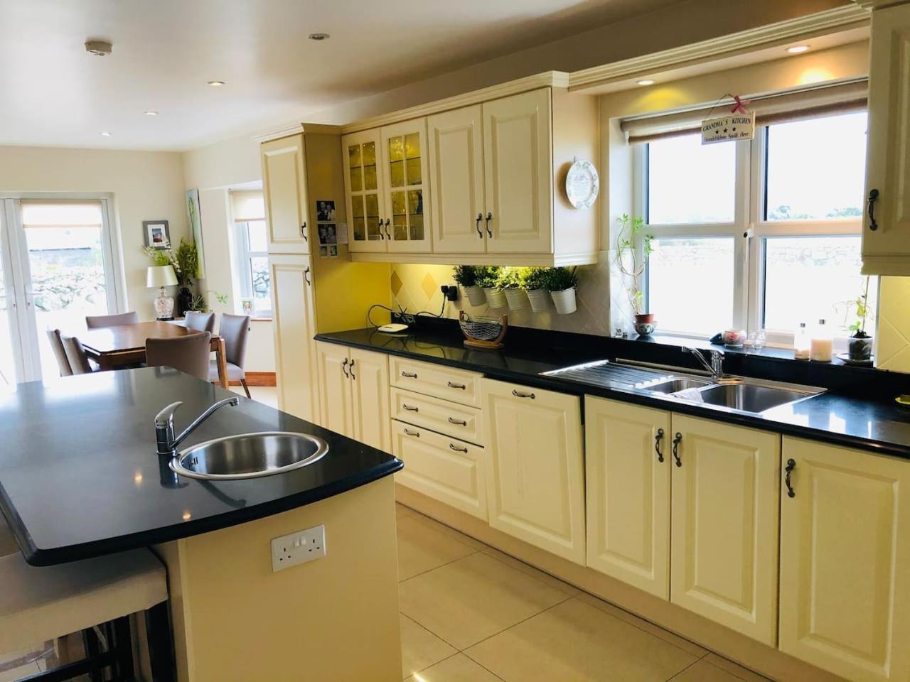 Connemara. 3 Bedroom, 8 Bed, *