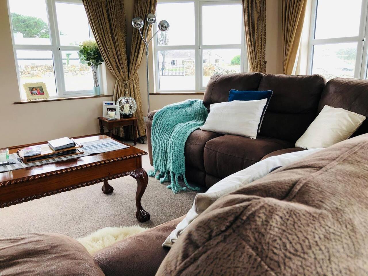 Connemara. 3 Bedroom, 8 Bed,