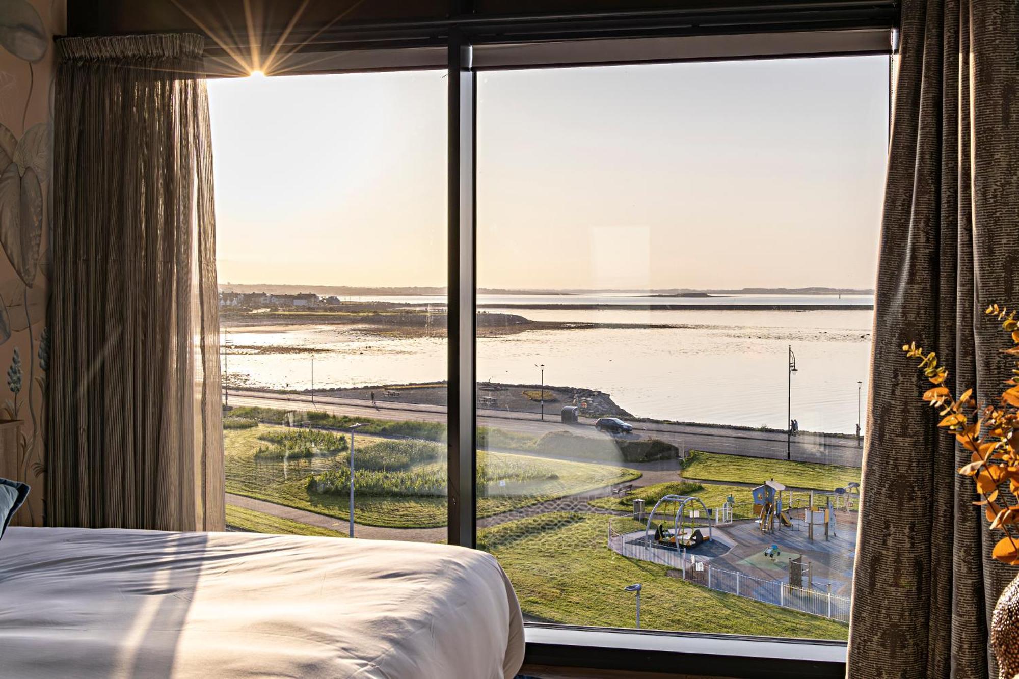 Shoreline Apartment