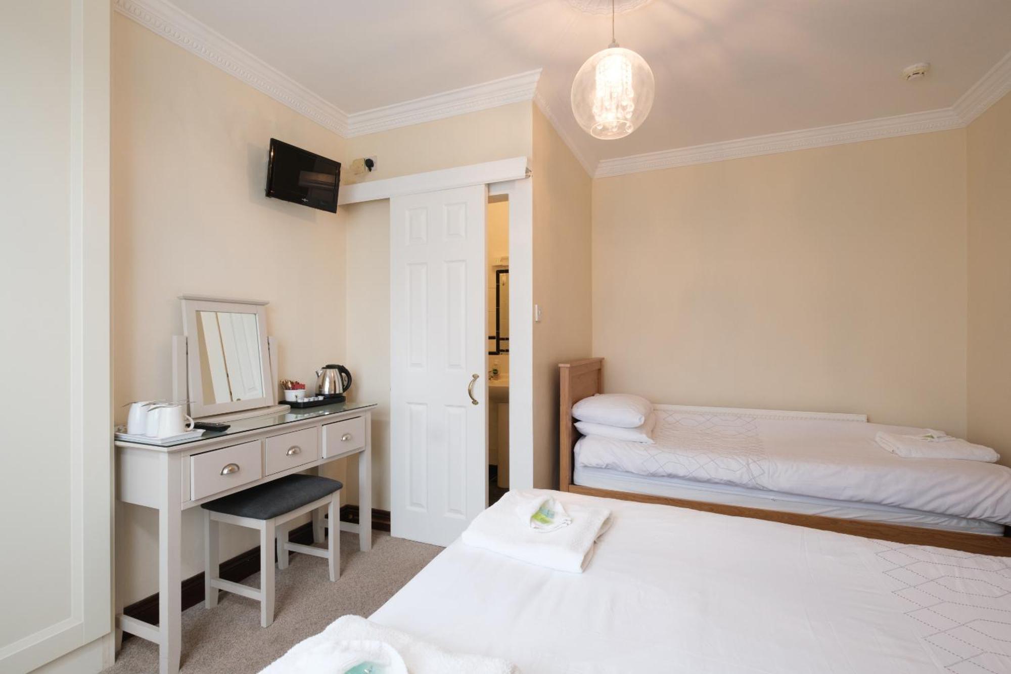 Four Seasons Bed & Breakfast 3*