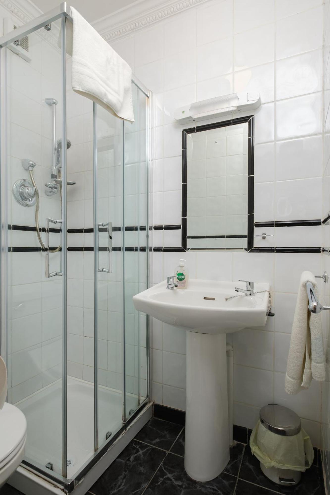 Four Seasons Bed & Breakfast 3*