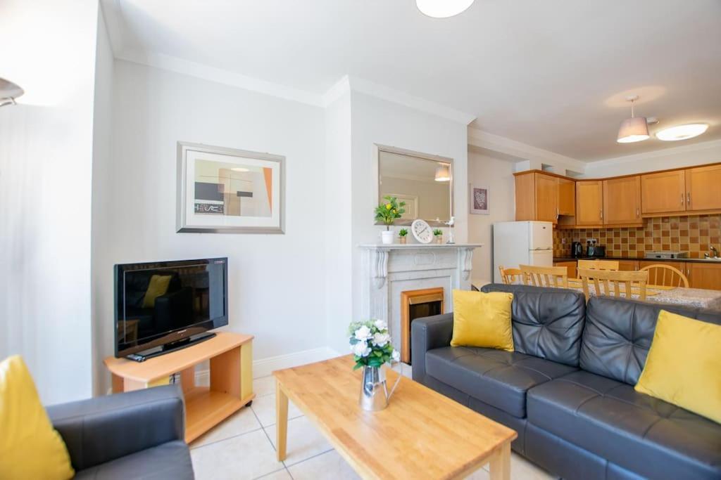 Holiday home 105 - Lovely Townhouse By Shortstays