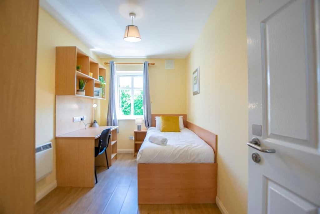 105 - Lovely Townhouse By Shortstays Galway