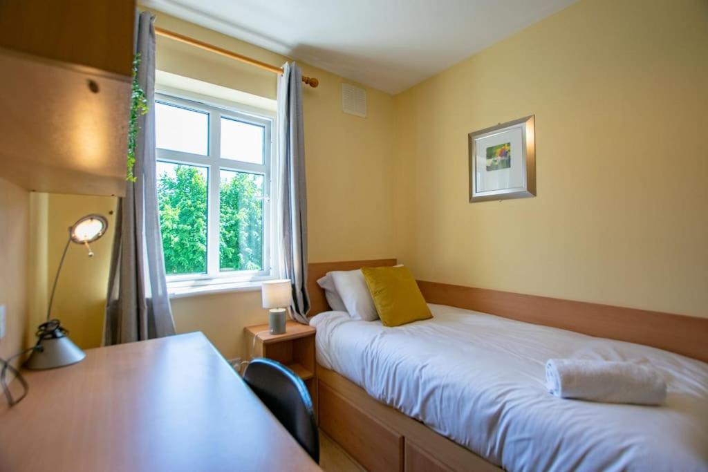 Holiday home 105 - Lovely Townhouse By Shortstays *