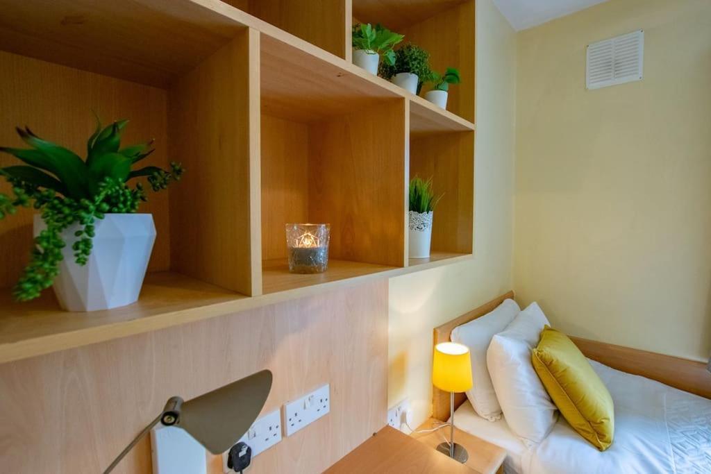 Holiday home 105 - Lovely Townhouse By Shortstays *