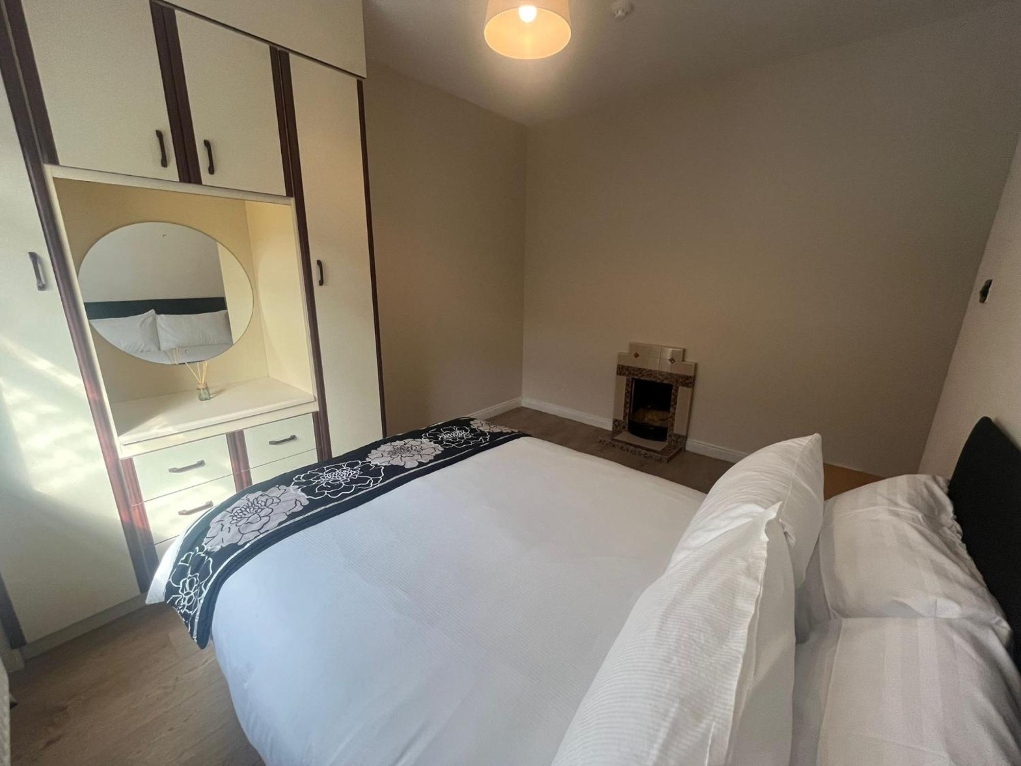 Yeats Self Catering And Bar * Galway