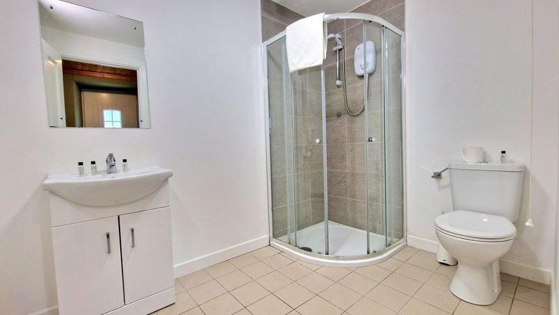 8 Bedroom Townhouse Apartment *