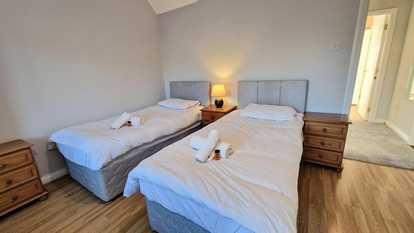 Cosy 3 Bedroom Ensuites Apartment *