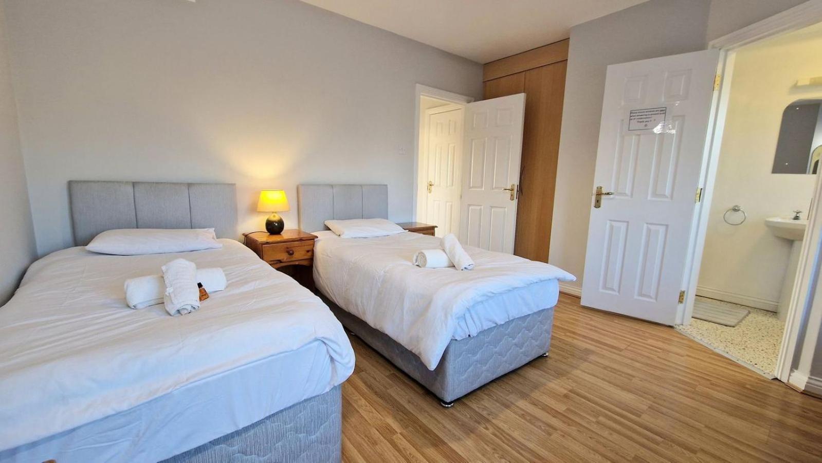 Cosy 3 Bedroom Ensuites Apartment