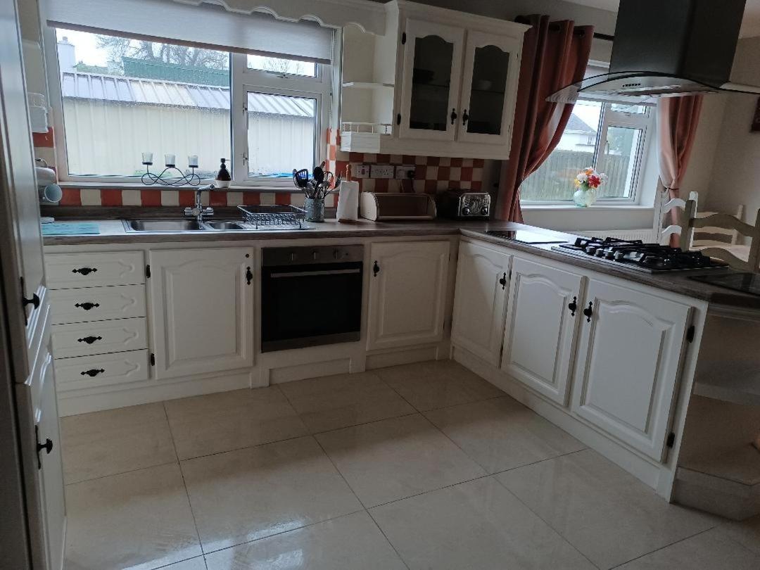 Cloonboo With Tours Sleeps 12 * Galway