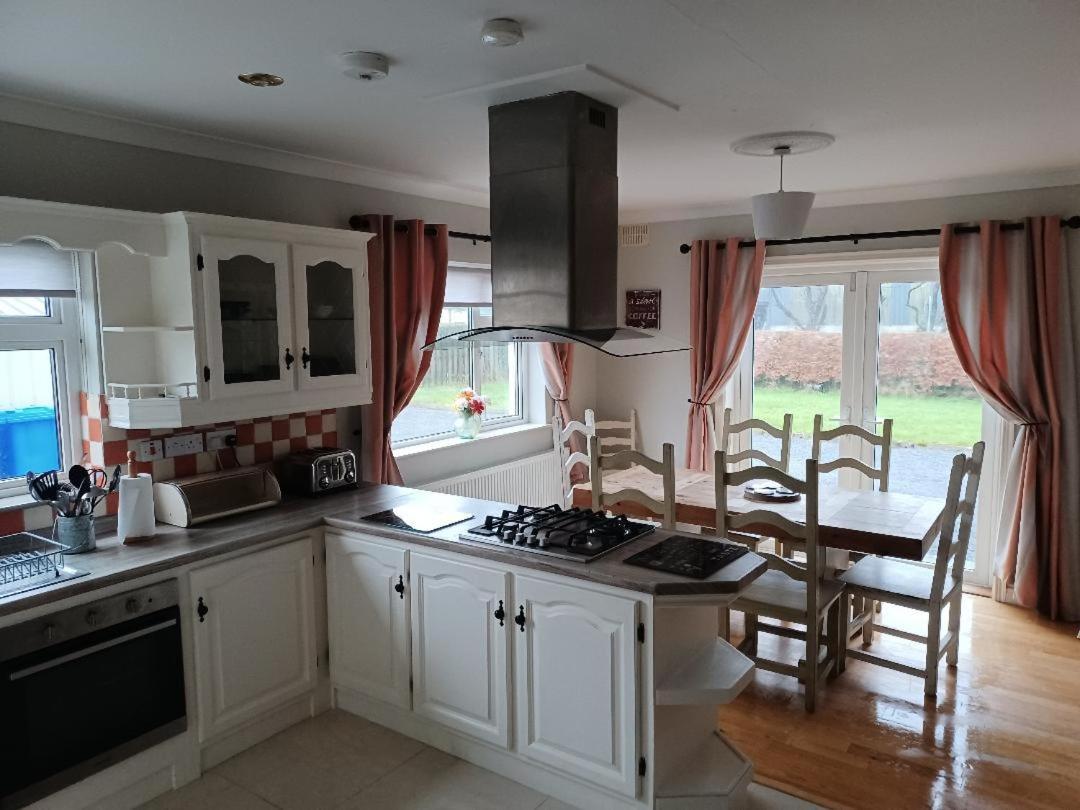 Cloonboo With Tours Sleeps 12 Holiday home Galway