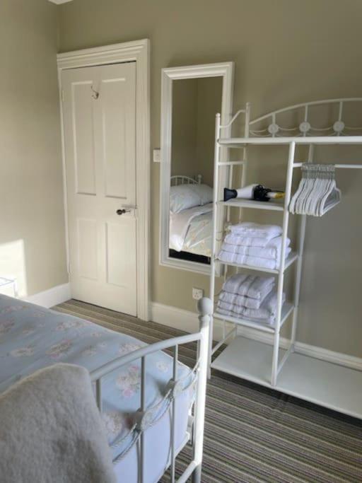 Charming House On Taylors Hill With Free Parking *