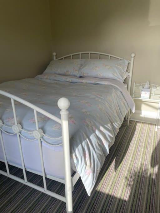 Charming House On Taylors Hill With Free Parking