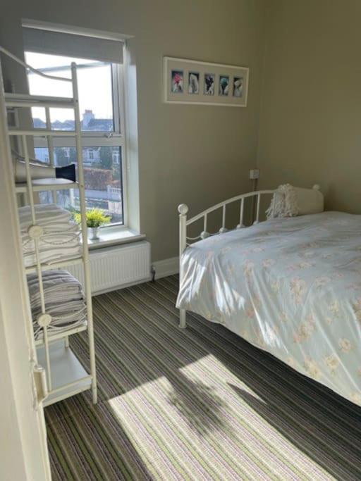 Charming House On Taylors Hill With Free Parking