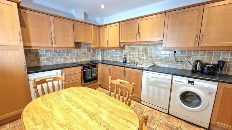 Apartment 3 Bedroom Centre *