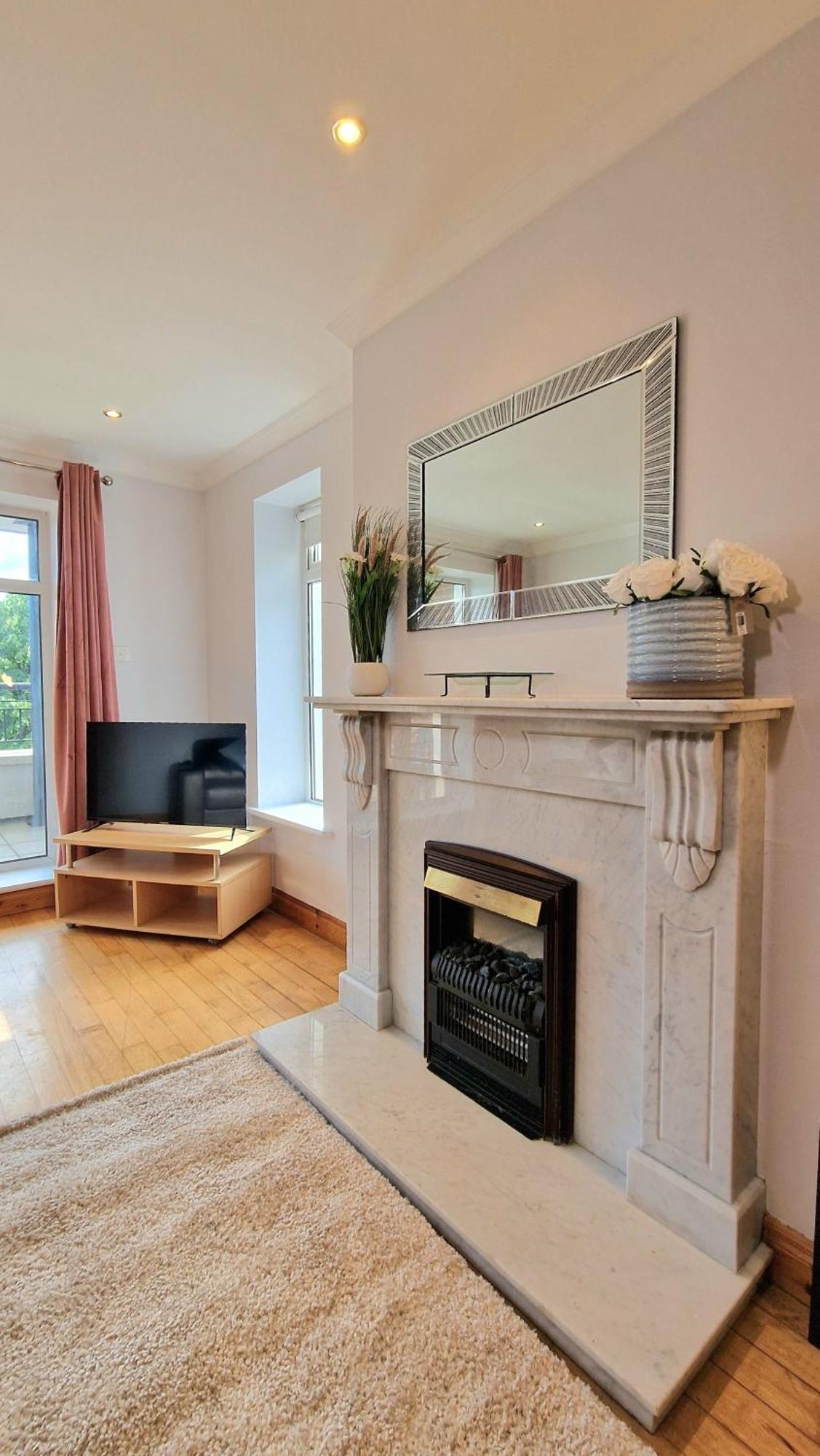 Apartment 3 Bedroom Centre *