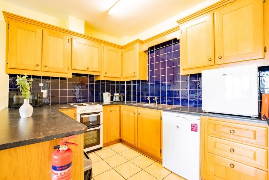 68 - Spacious & Budget Friendly By Shortstays Apartment Galway