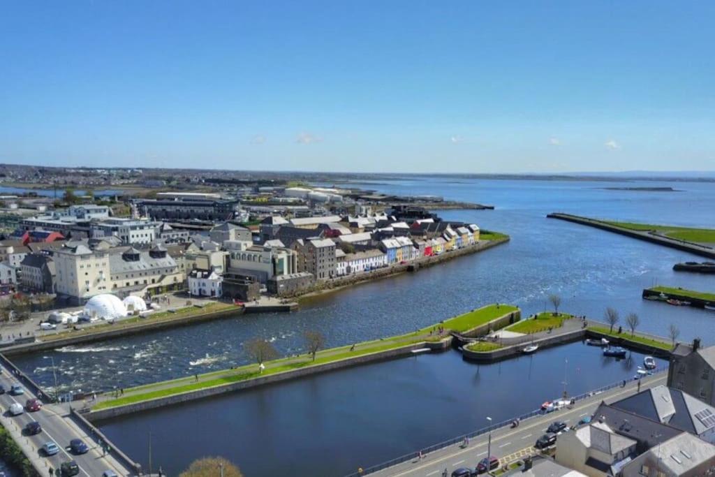 Stylish & Modern 6-bed Townhouse W/parking Apartment *