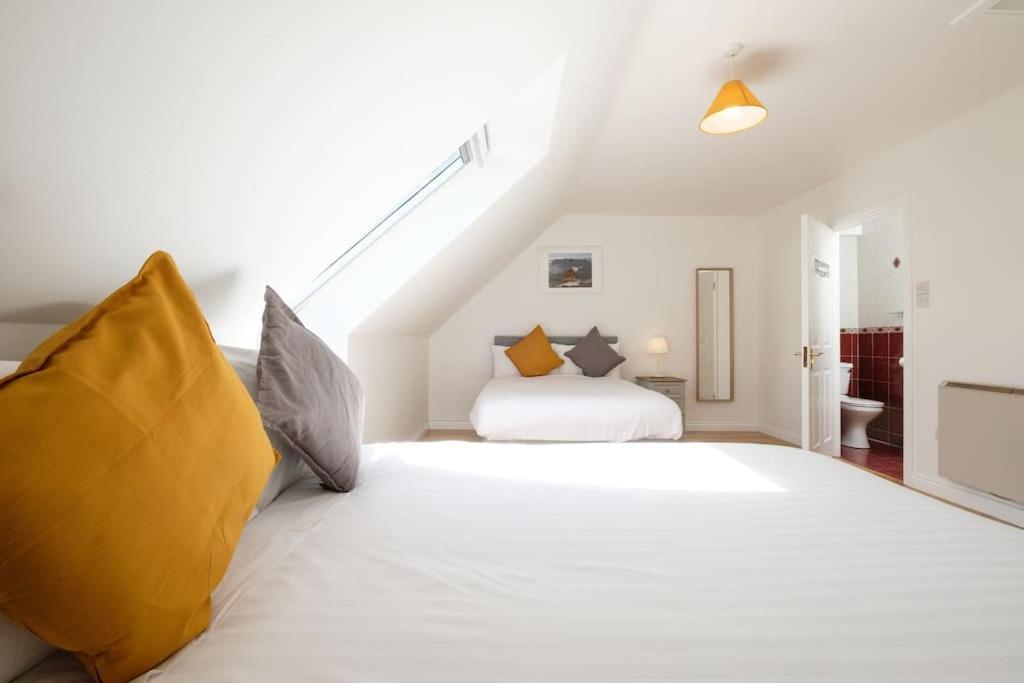 Apartment Stylish & Modern 6-bed Townhouse W/parking