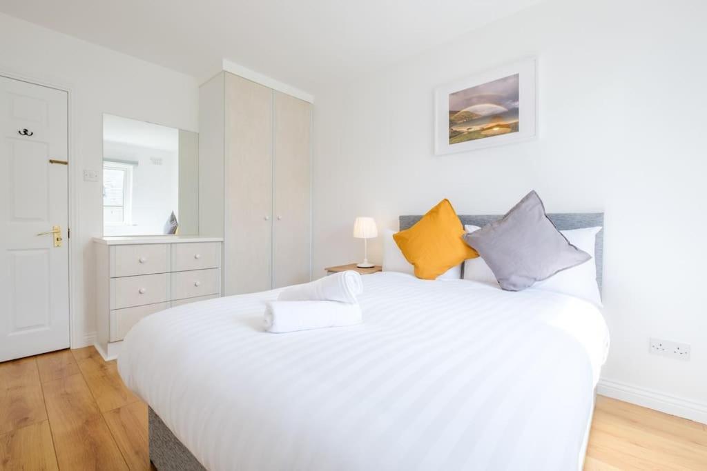 Stylish & Modern 6-bed Townhouse W/parking Apartment *