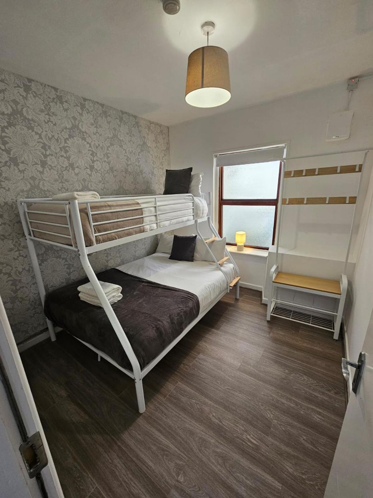 Apartment Centre *