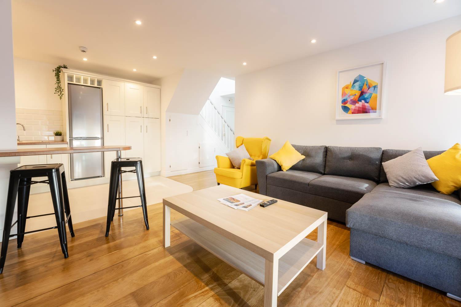 Modern Canal View Home, In Centre, Sleeps 8