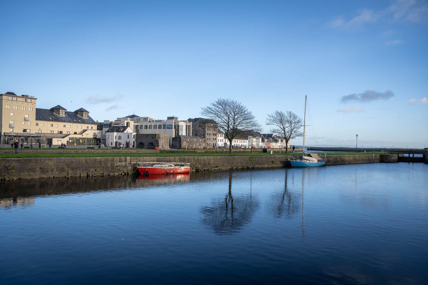Apartment Modern Canal View Home, In Centre, Sleeps 8 Galway