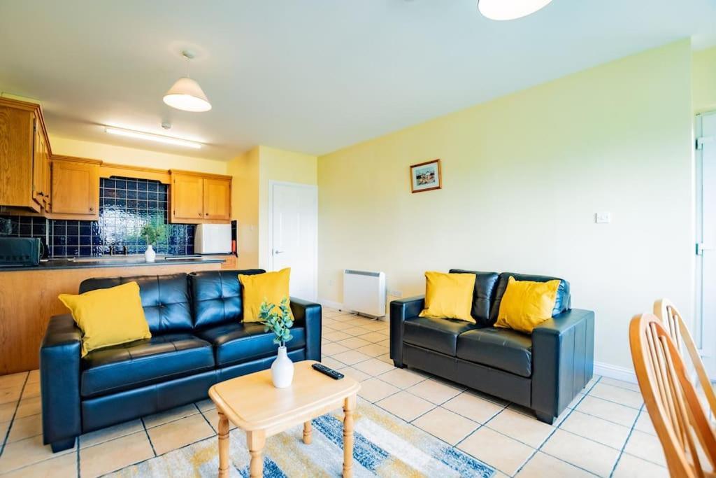 55 - Spacious Three Bed With Parking Apartment Galway