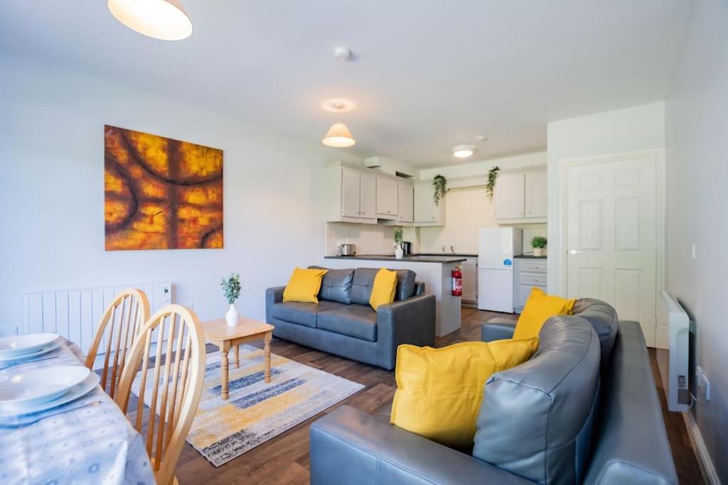 55 - Spacious Three Bed With Parking Galway