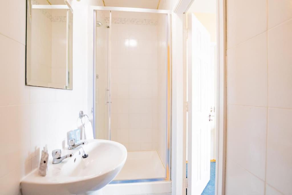 74 - Three Bed By Shortstays Galway