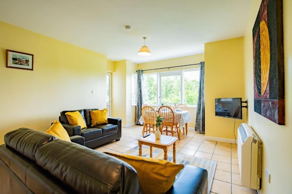 74 - Three Bed By Shortstays Apartment Galway