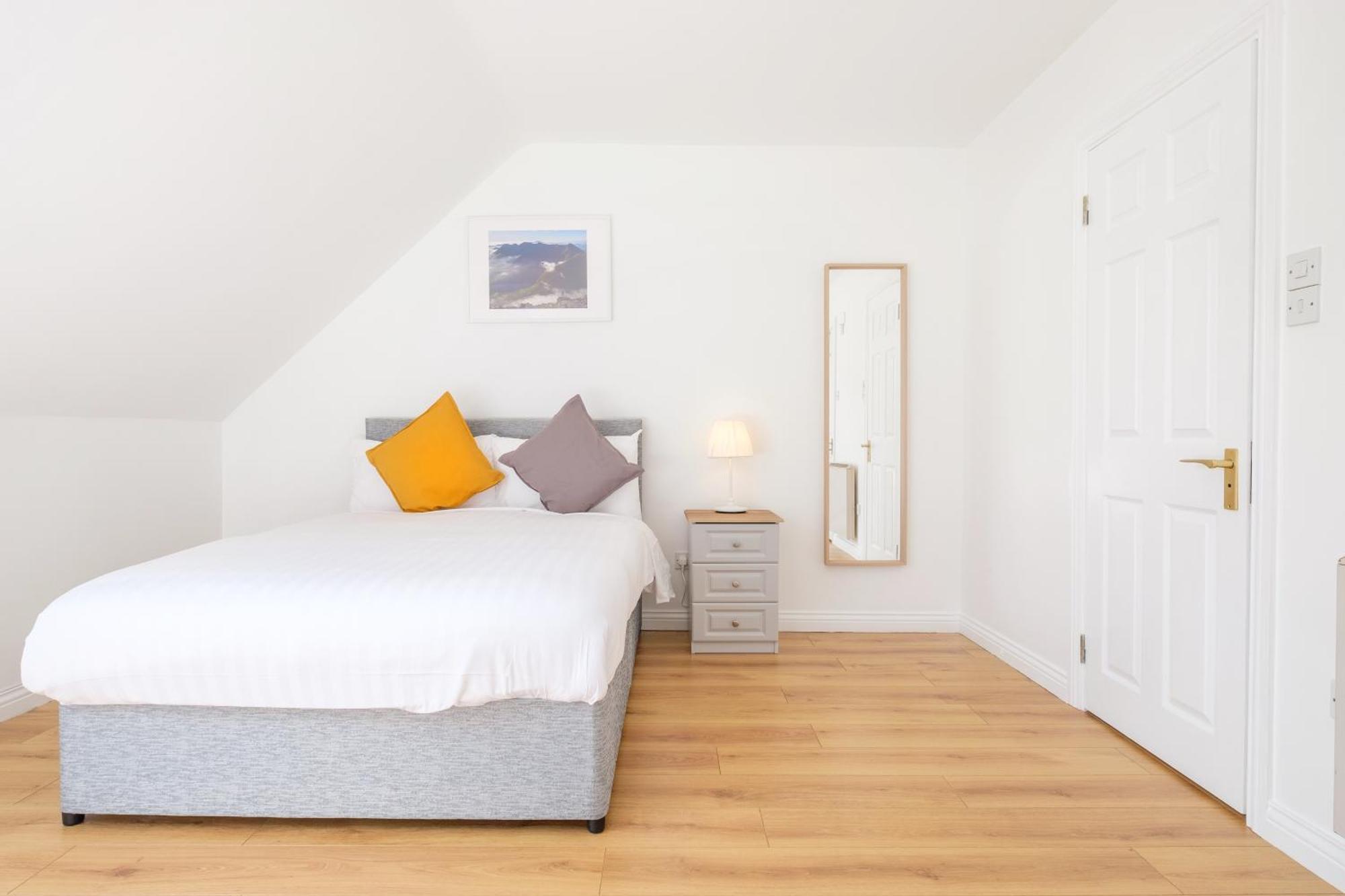 Apartment Stylish & Modern 6-bed Townhouse W/parking
