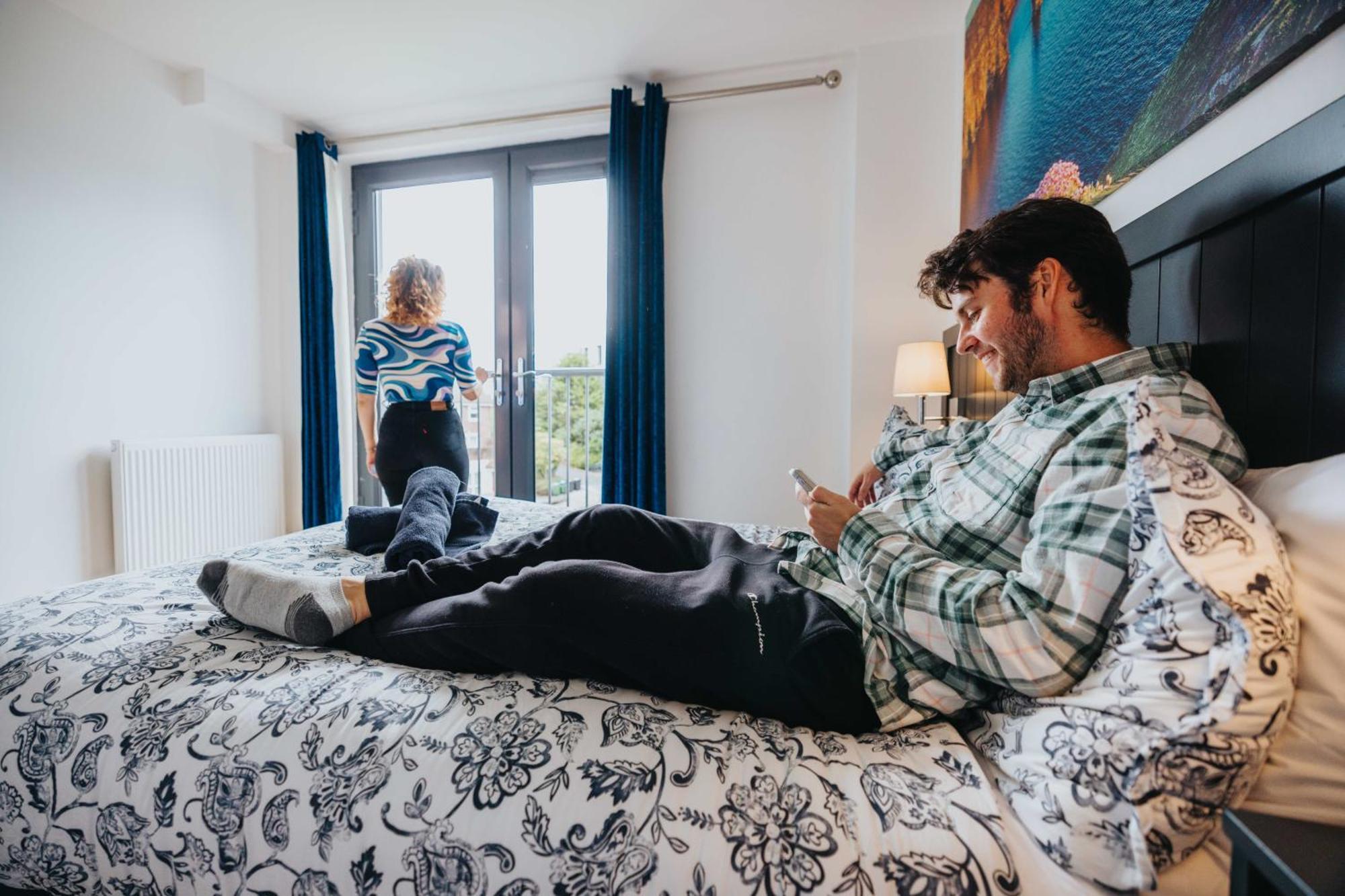Snoozles Centre Hostel *