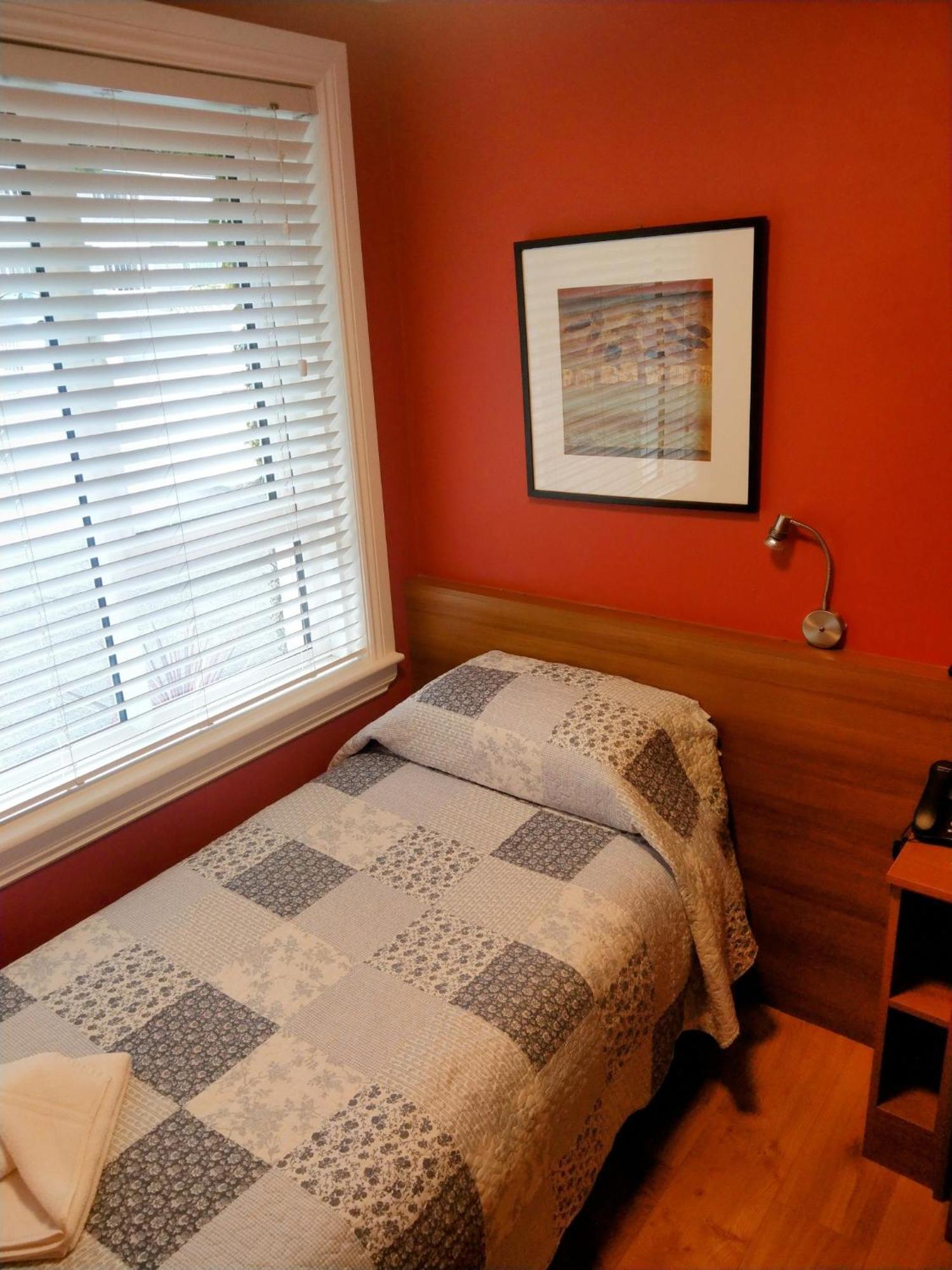 Bed & Breakfast Ash Grove House 2*