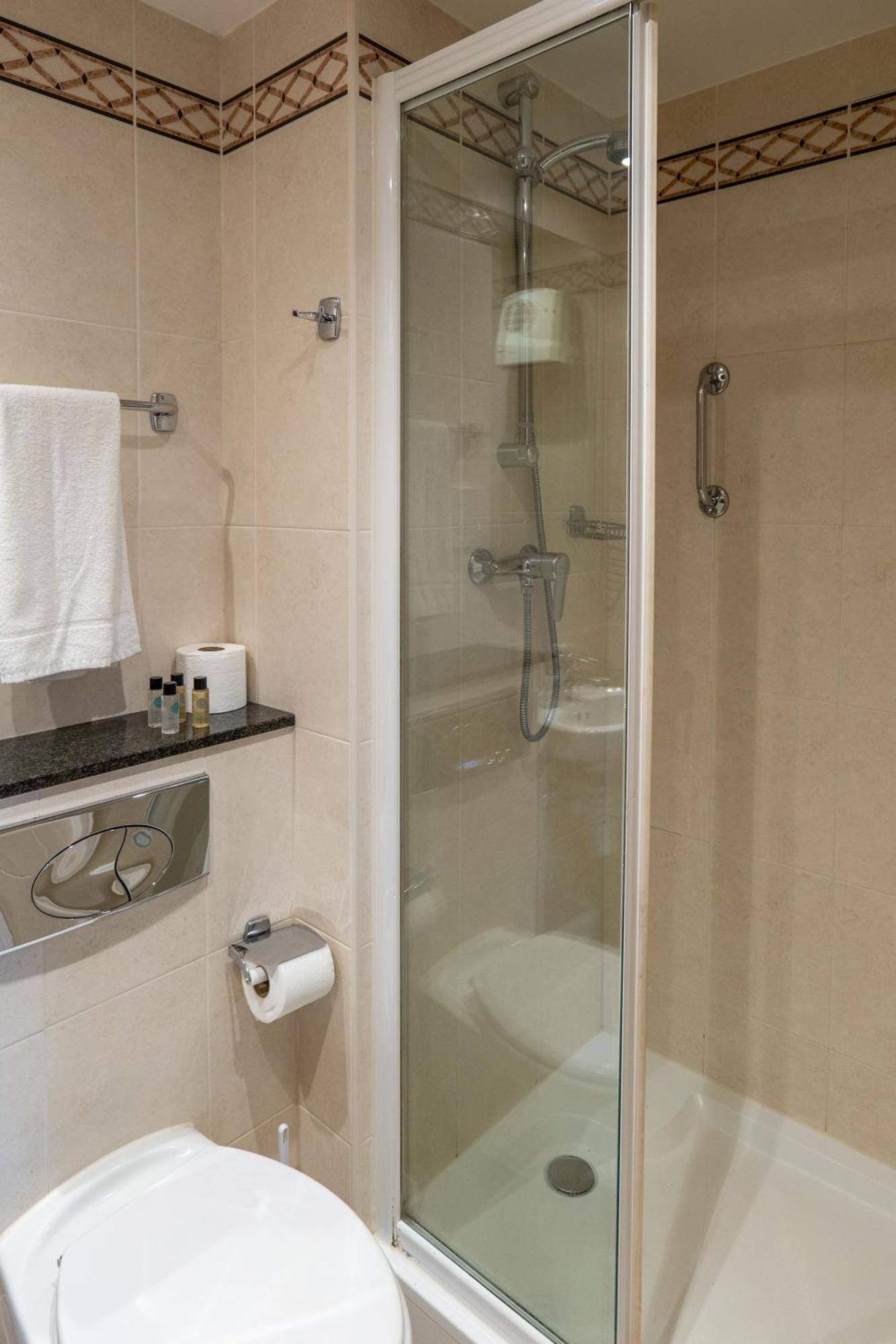 Geata Na Cathrach - Lakeside Apartment