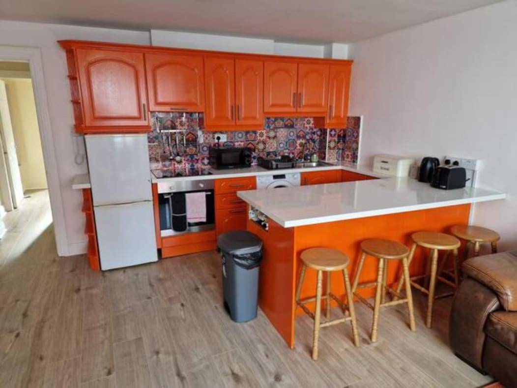 Colourful Centre Hideaway, Sleeps 6 * Galway