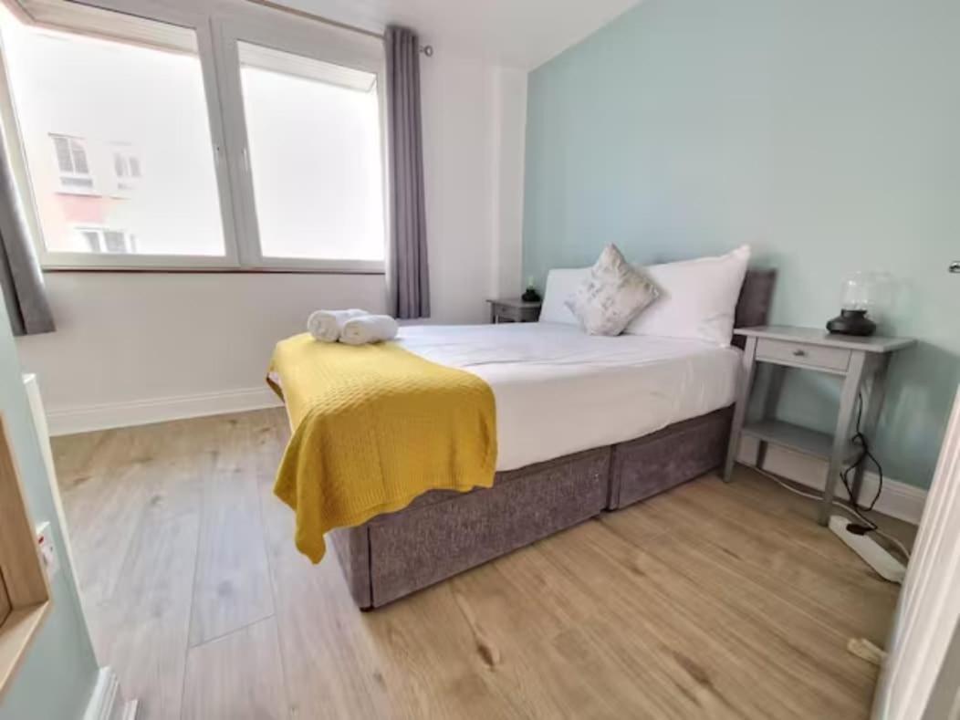 Colourful Centre Hideaway, Sleeps 6 Galway