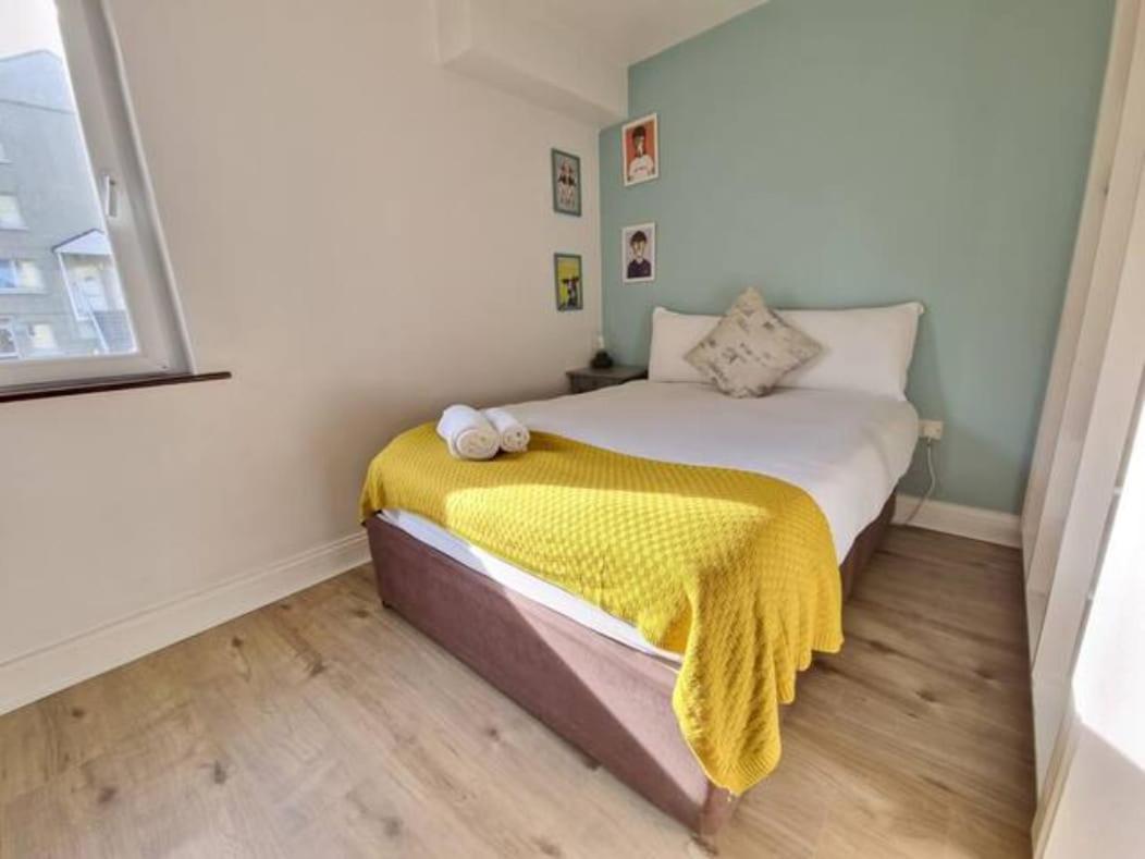Colourful Centre Hideaway, Sleeps 6 * Galway