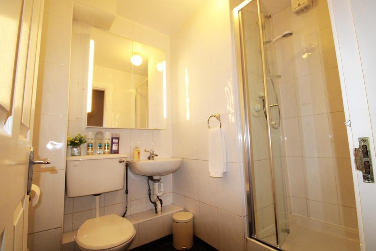 Colourful Centre Hideaway, Sleeps 6