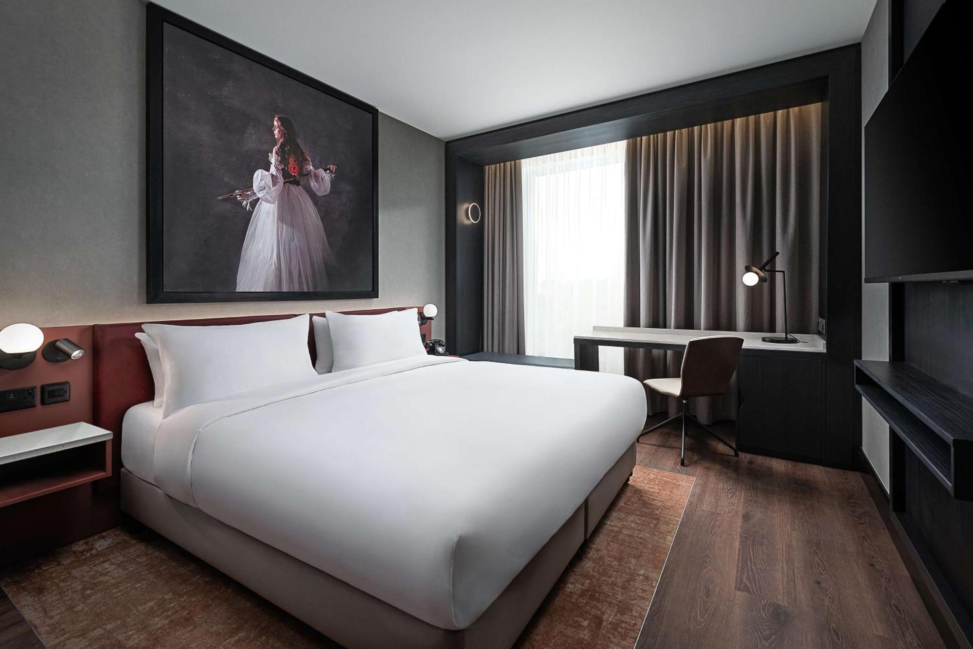 Radisson Red