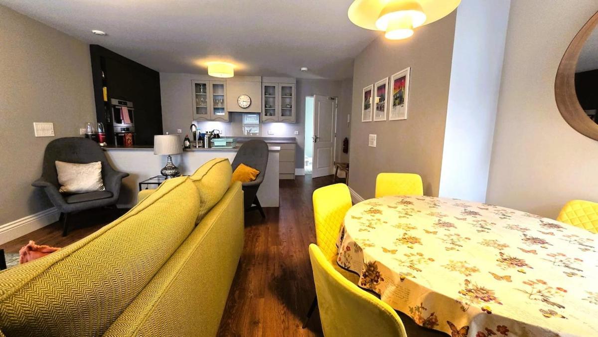 Modern Centre Luxury - Sleeps 6 Apartment *